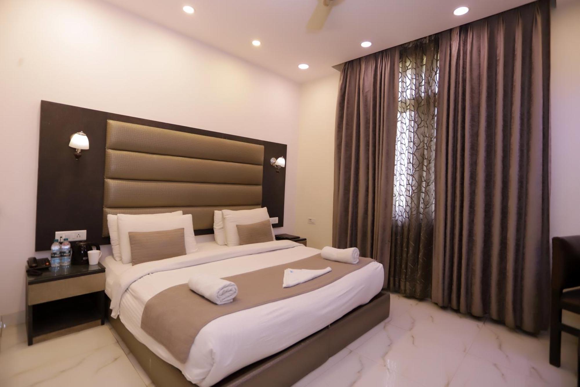 Hotel Pk Residency Noida Eksteriør billede