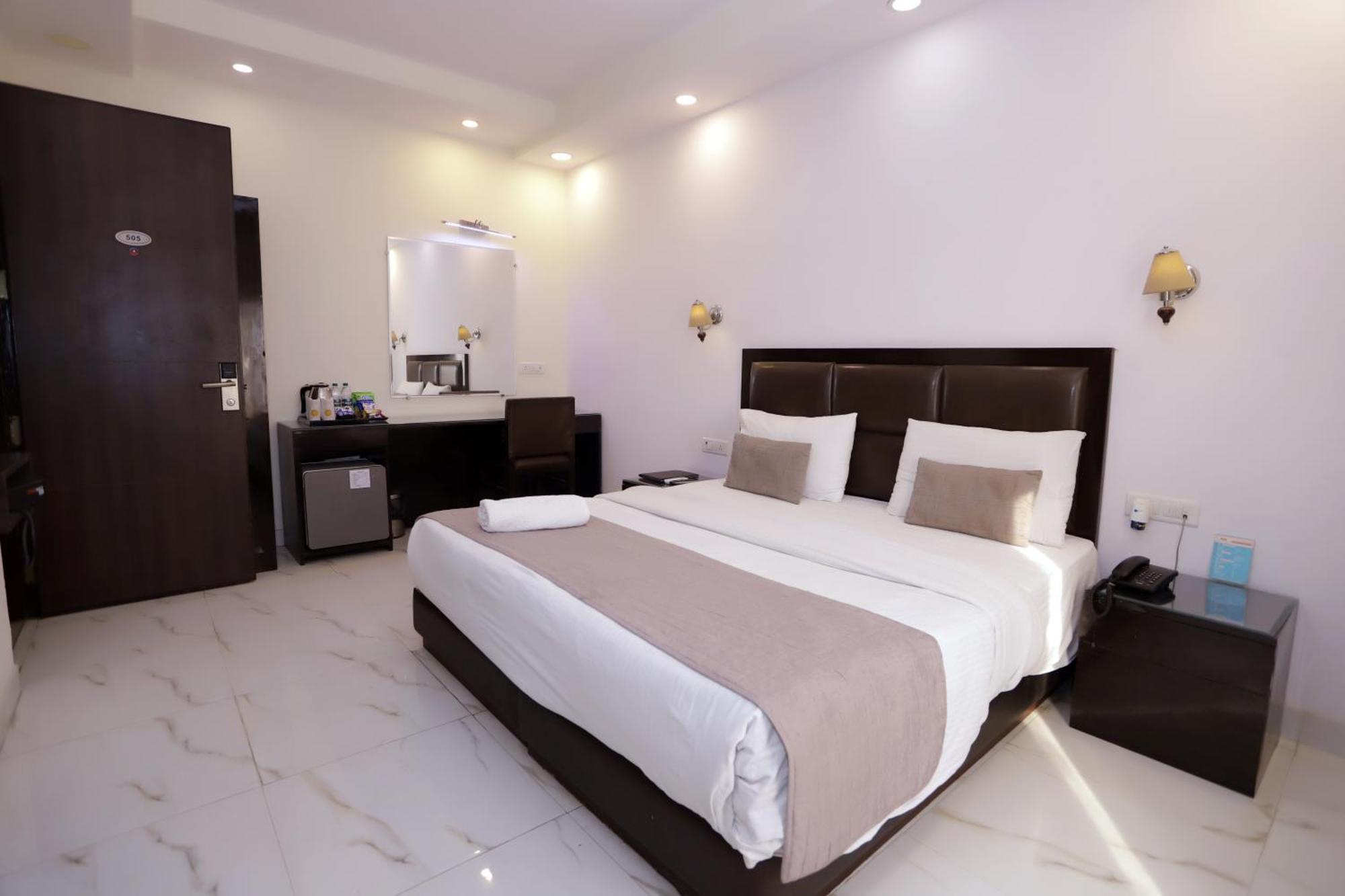 Hotel Pk Residency Noida Eksteriør billede