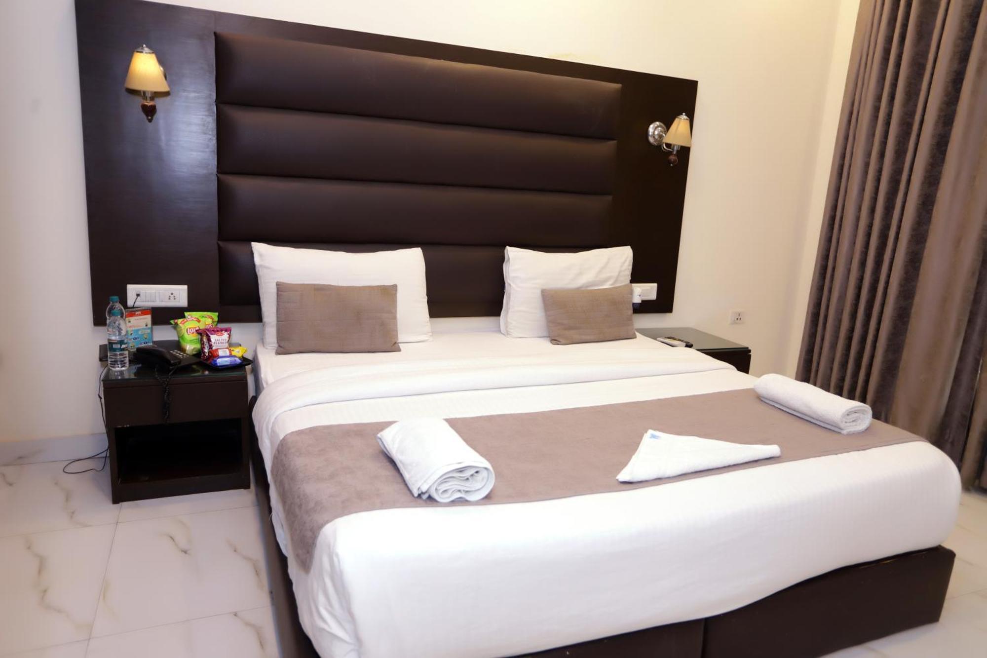 Hotel Pk Residency Noida Eksteriør billede