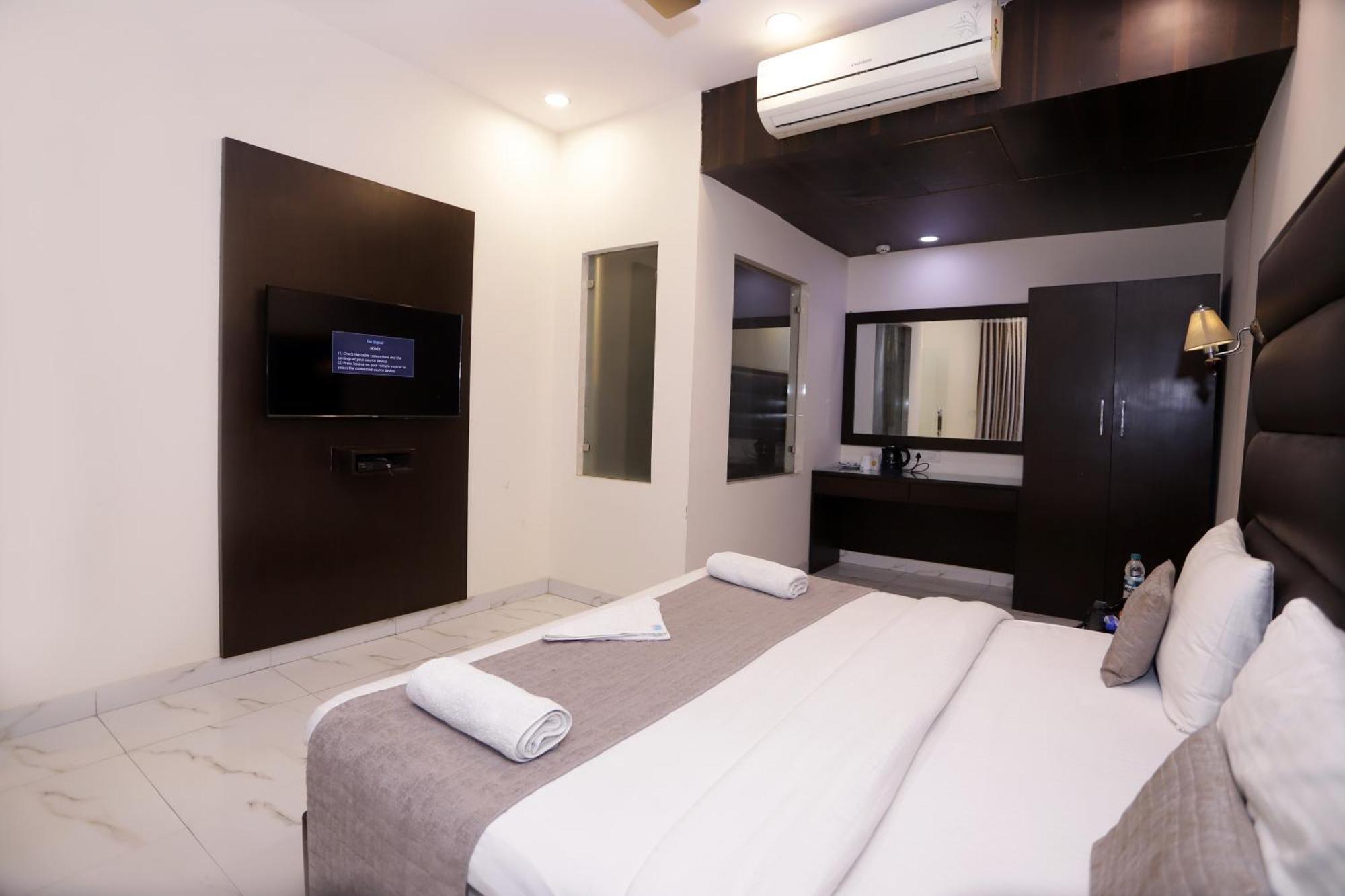 Hotel Pk Residency Noida Eksteriør billede