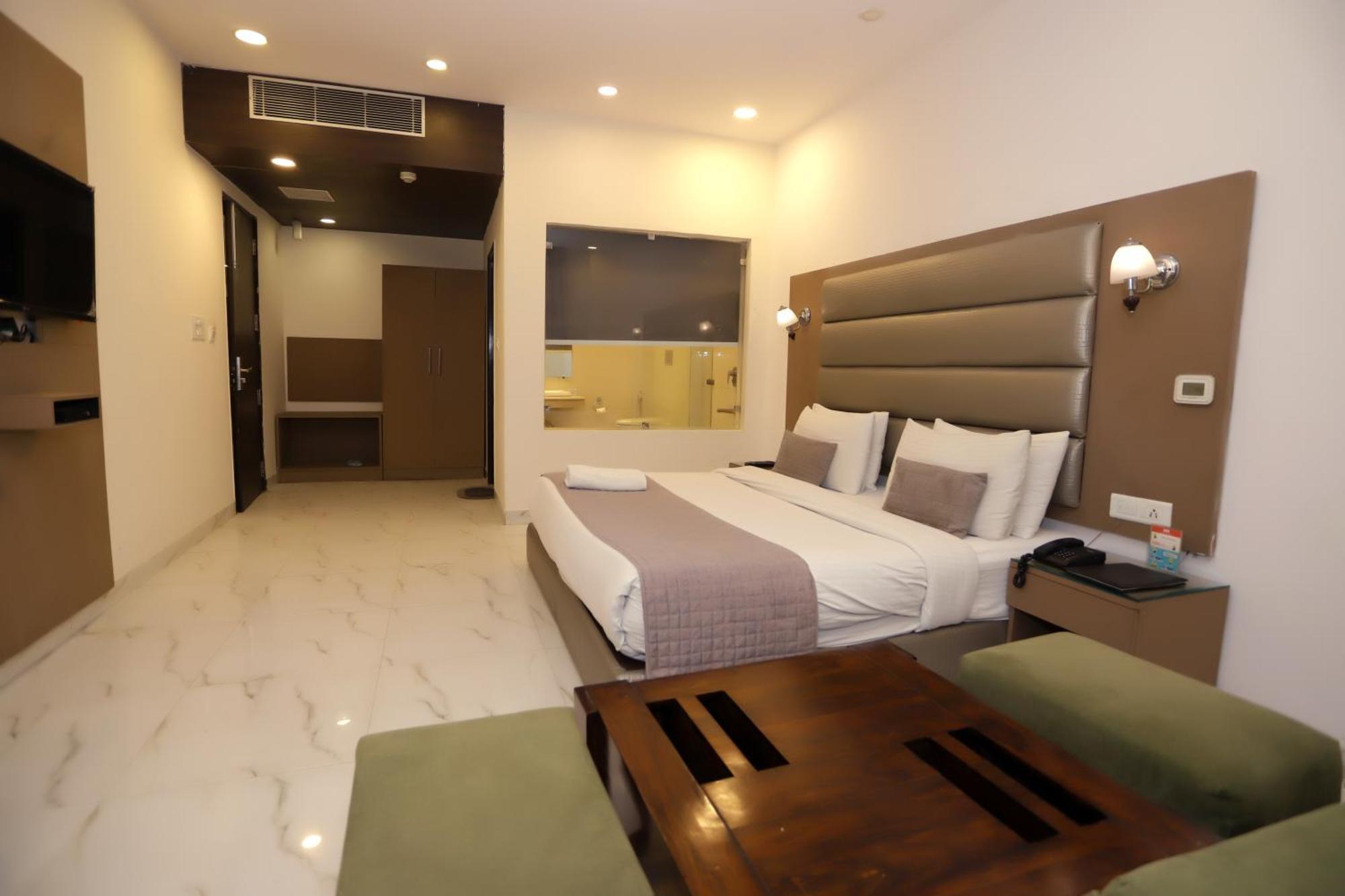 Hotel Pk Residency Noida Eksteriør billede