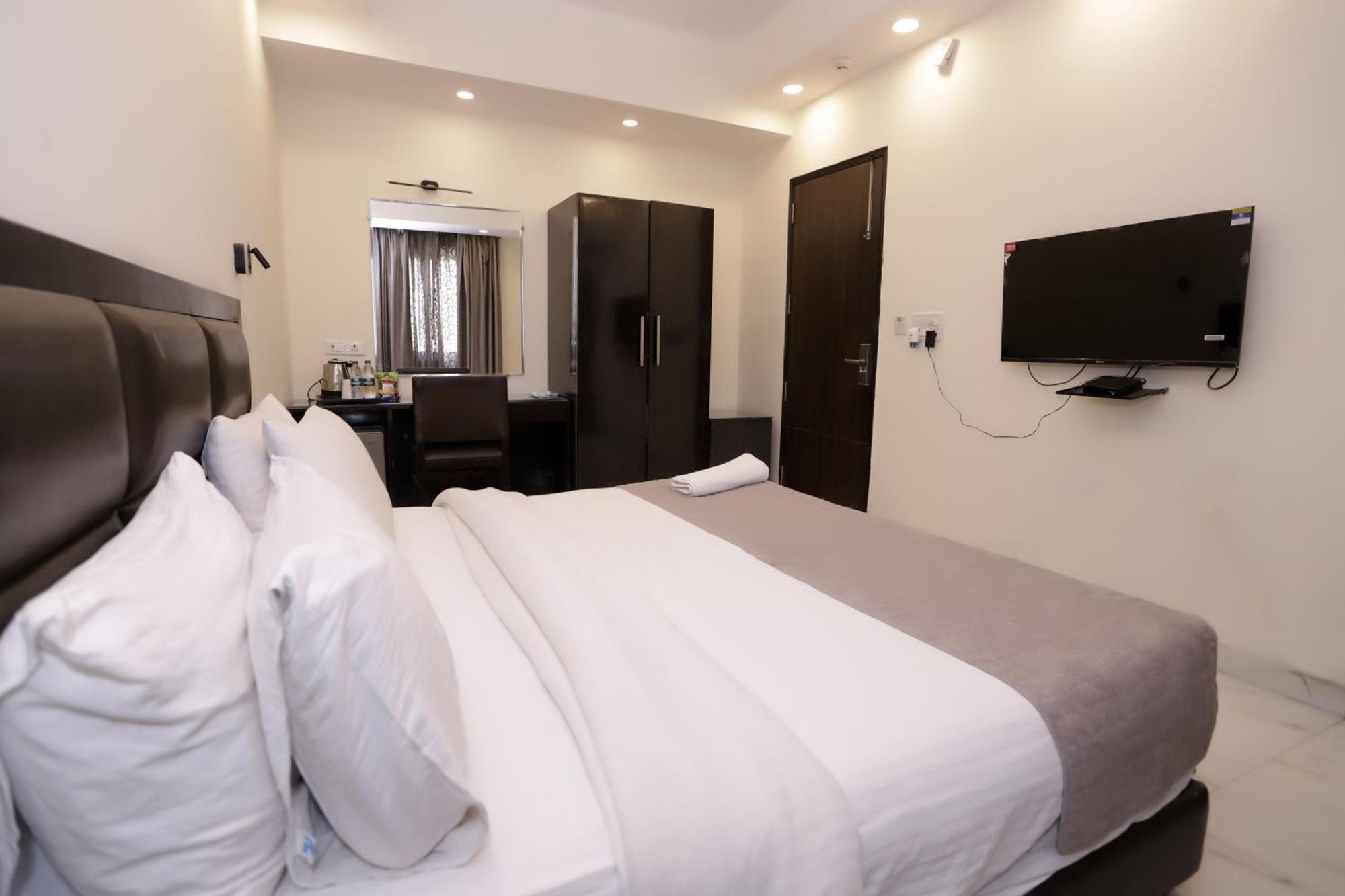 Hotel Pk Residency Noida Eksteriør billede