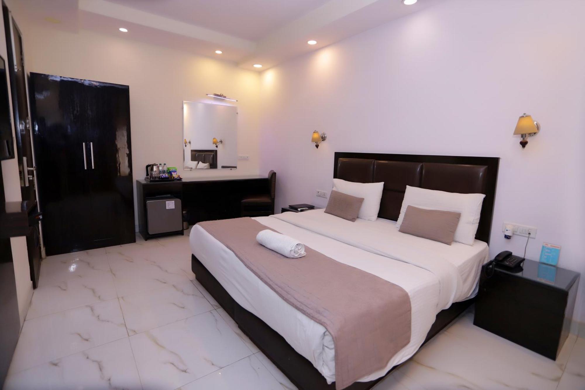 Hotel Pk Residency Noida Eksteriør billede