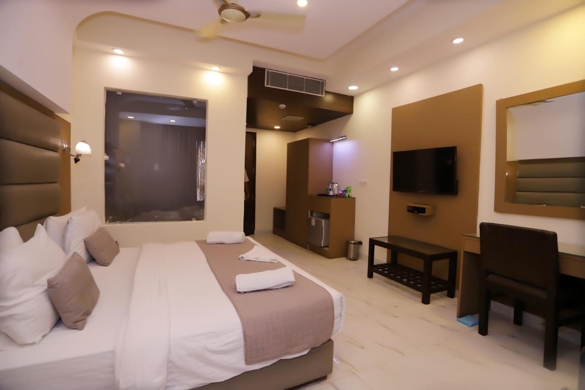 Hotel Pk Residency Noida Eksteriør billede