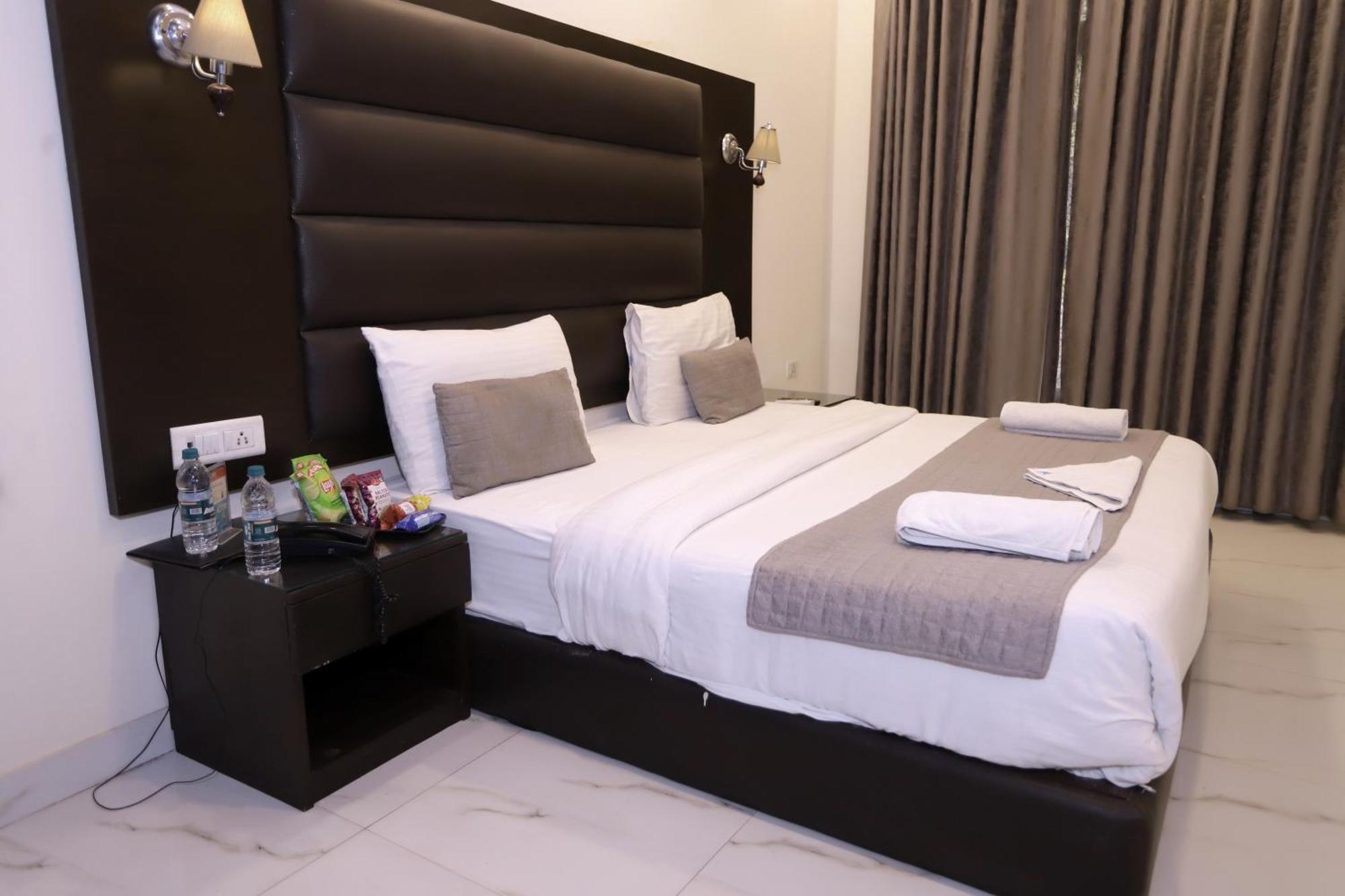 Hotel Pk Residency Noida Eksteriør billede