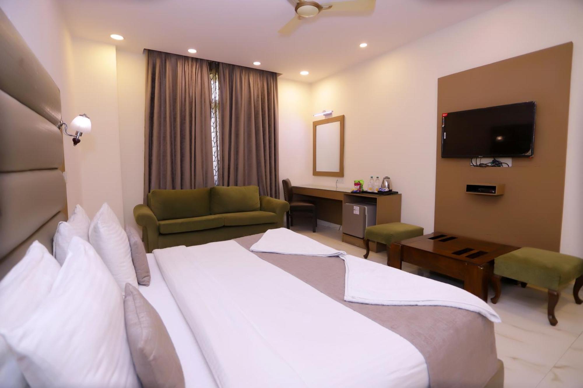 Hotel Pk Residency Noida Eksteriør billede
