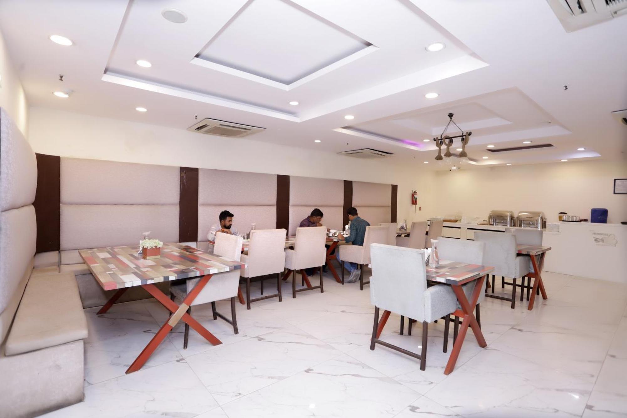 Hotel Pk Residency Noida Eksteriør billede