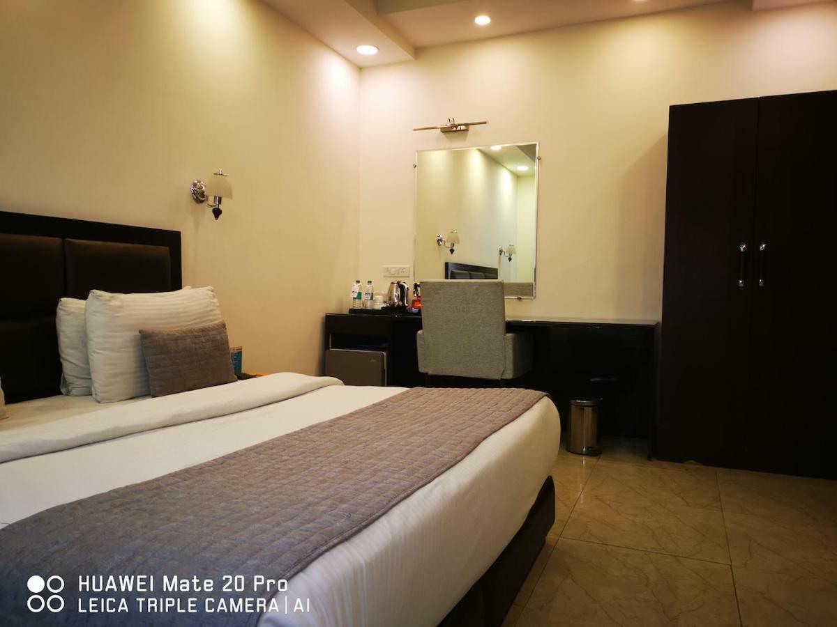 Hotel Pk Residency Noida Eksteriør billede