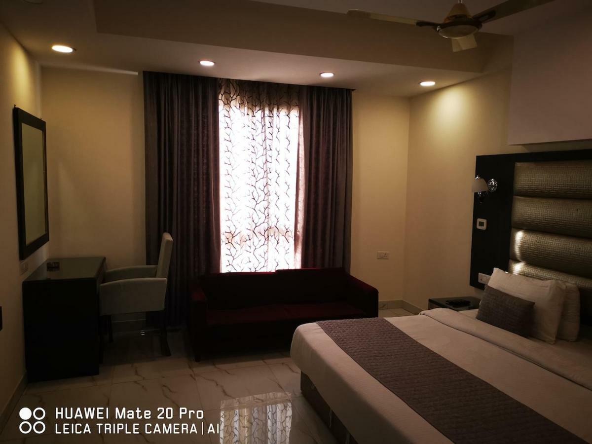 Hotel Pk Residency Noida Eksteriør billede